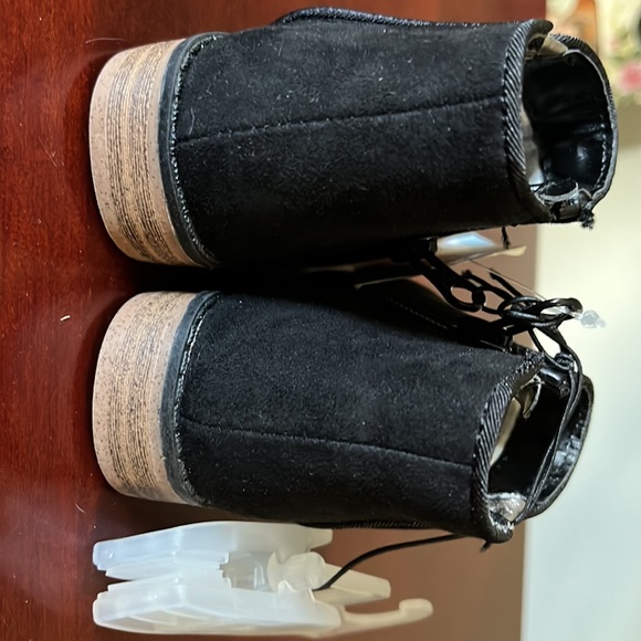 Boots - Picture 3 of 5